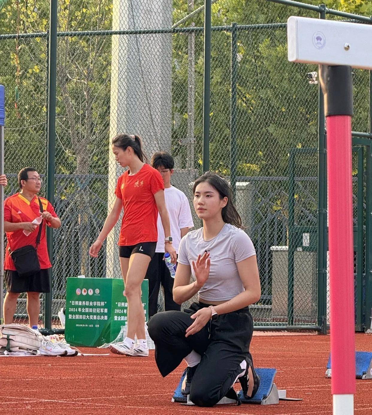 瑞典选手刷新女子田径世界纪录，实力惊人(瑞典选手刷新女子田径世界纪录,实力惊人视频)