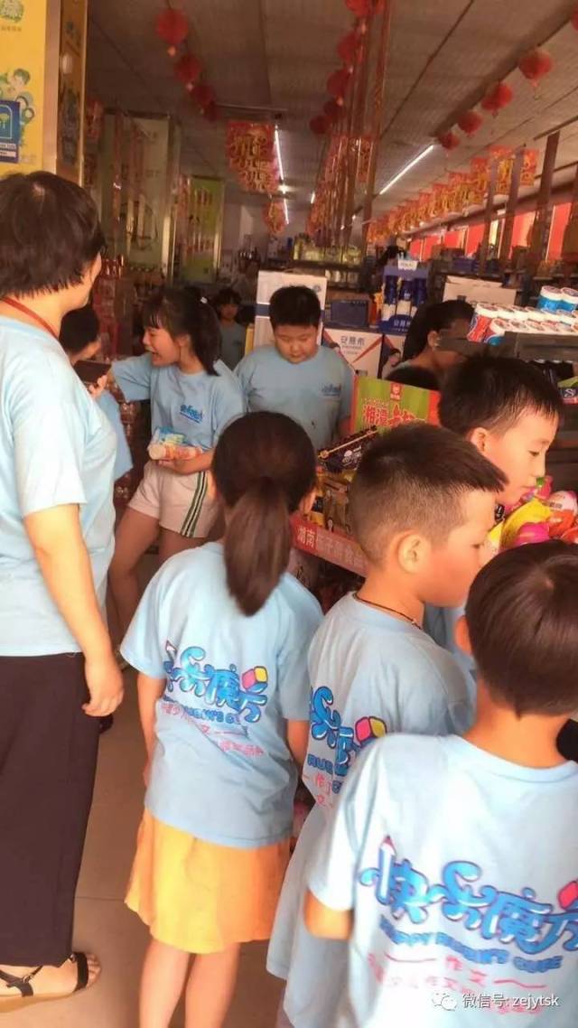 珍贵的战利品！赛场上团队合作有力量(赛场上团结协作,决定了此次比赛能否获胜)