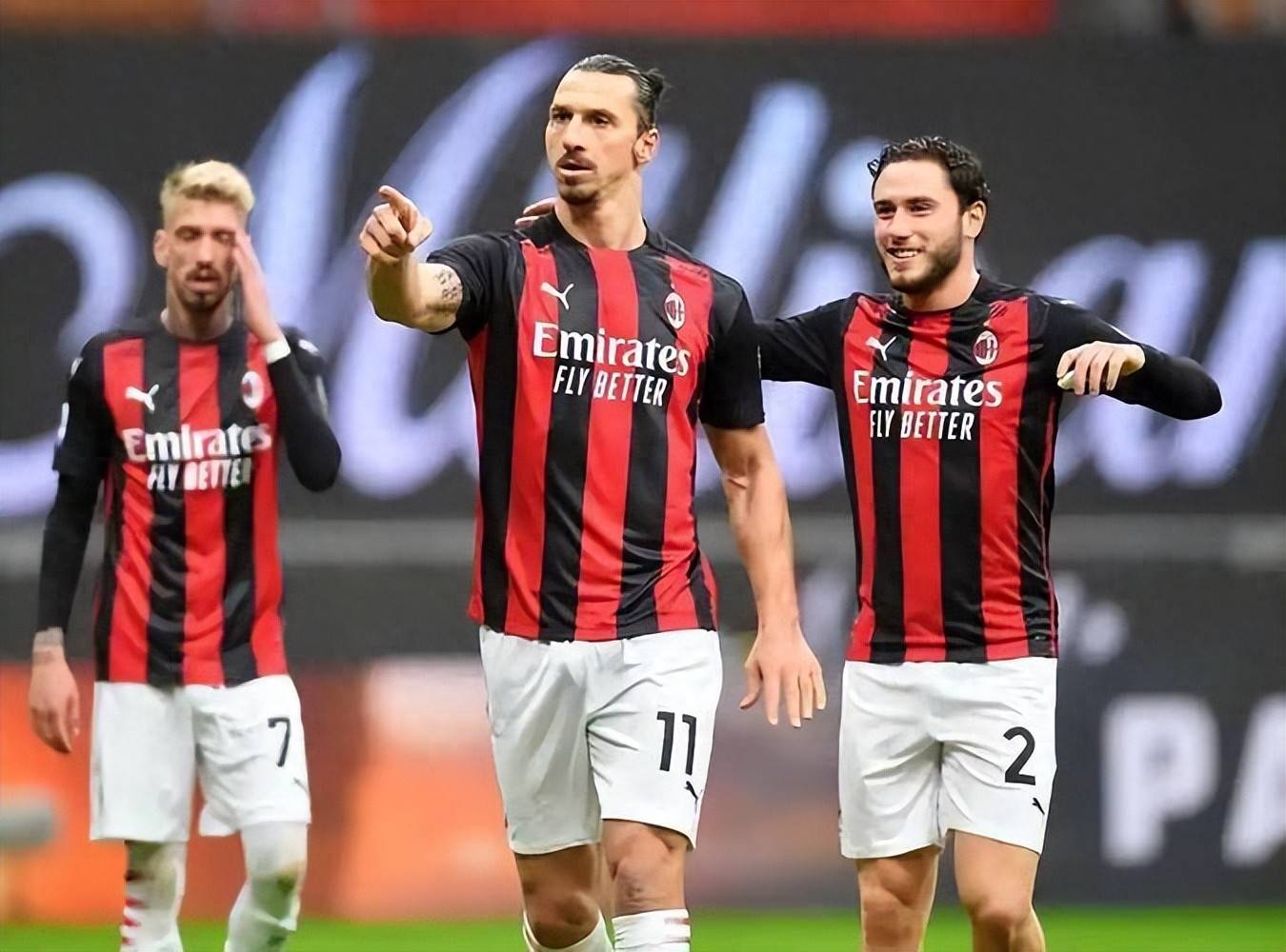 关于AC米兰主场占优，战胜对手稳居争冠之路的信息