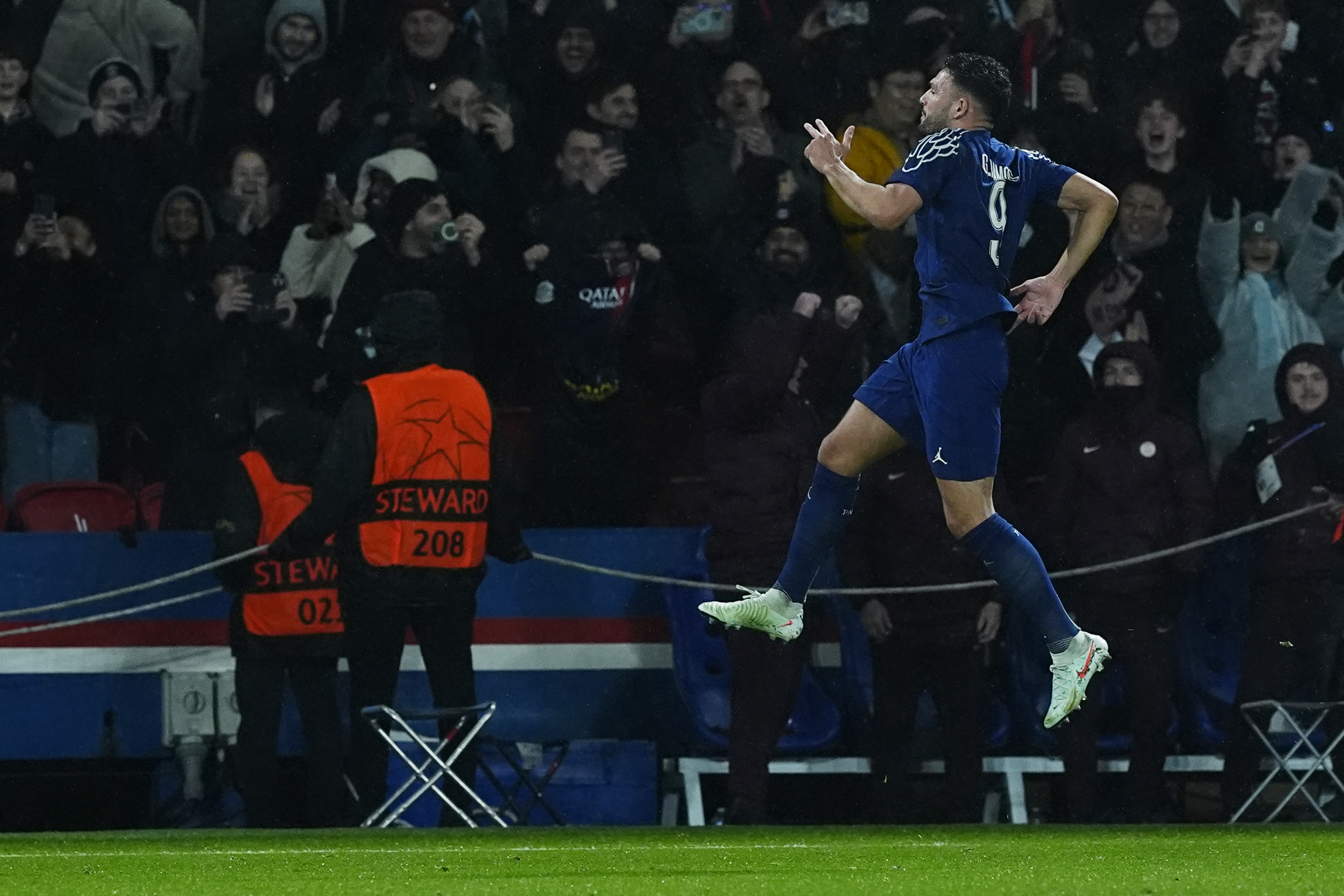 aoa体育培训-巴黎圣日耳曼遭逆转，抱憾告别欧冠赛场