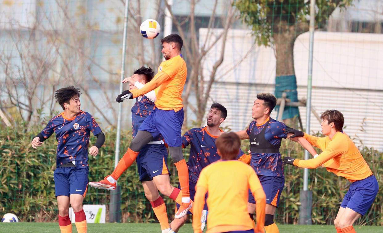 aoa体育活动-关于球员意外缺阵，球队全力备战的信息