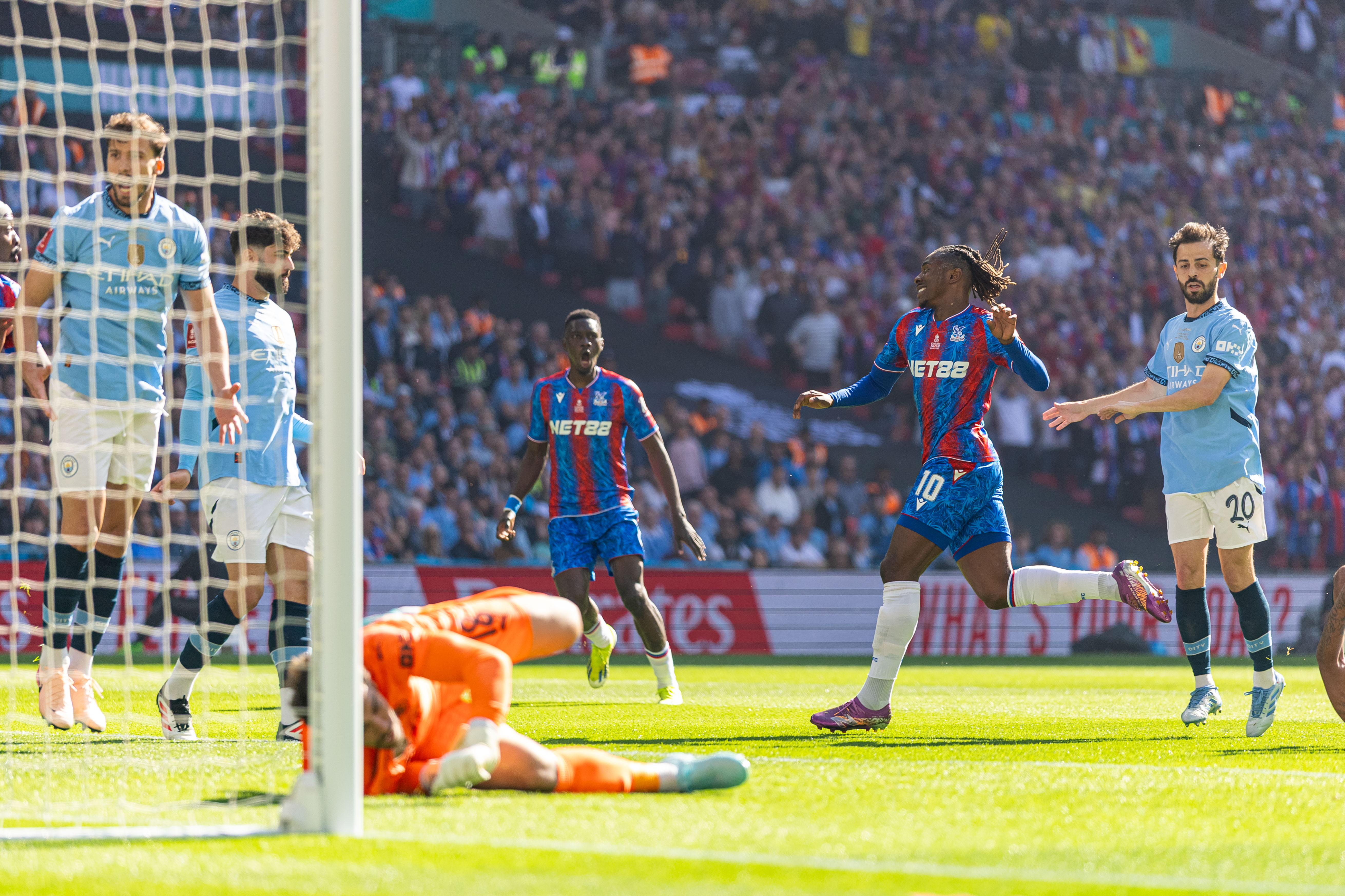 关于英格兰主场取胜,成功晋级欧洲杯决赛圈的信息 关于英格兰主场取胜,成功晋级欧洲杯决赛圈的信息