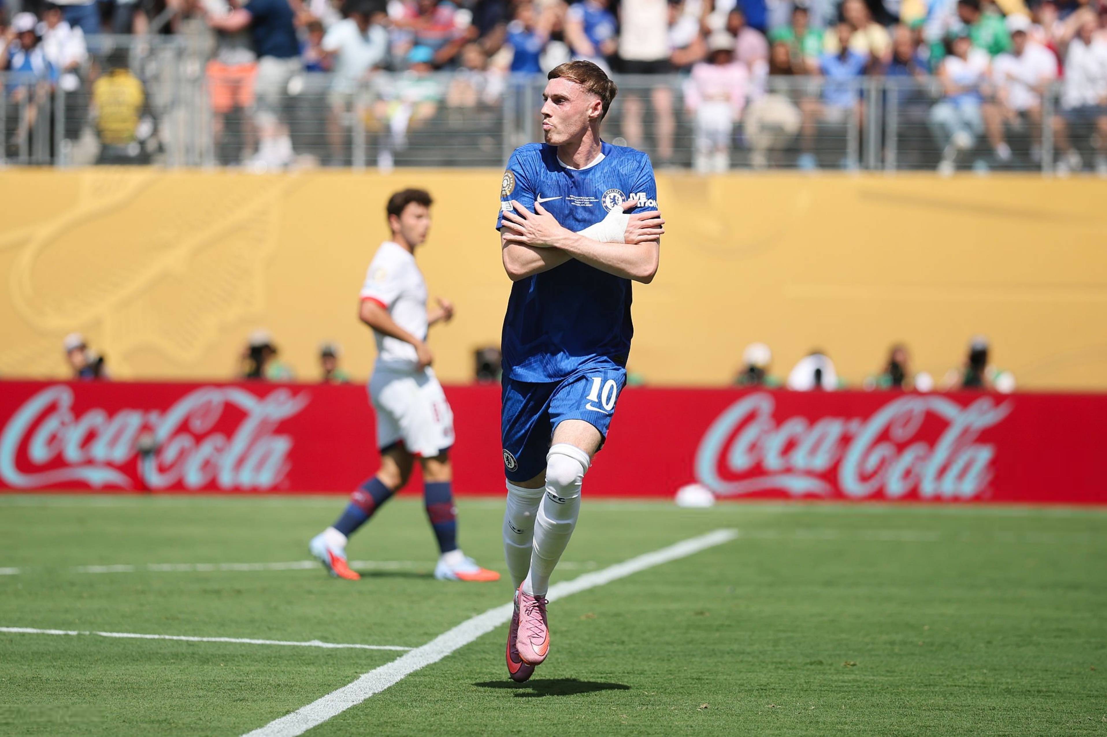 aoa体育活动-切尔西卫冕欧联冠军，传球王神勇表现