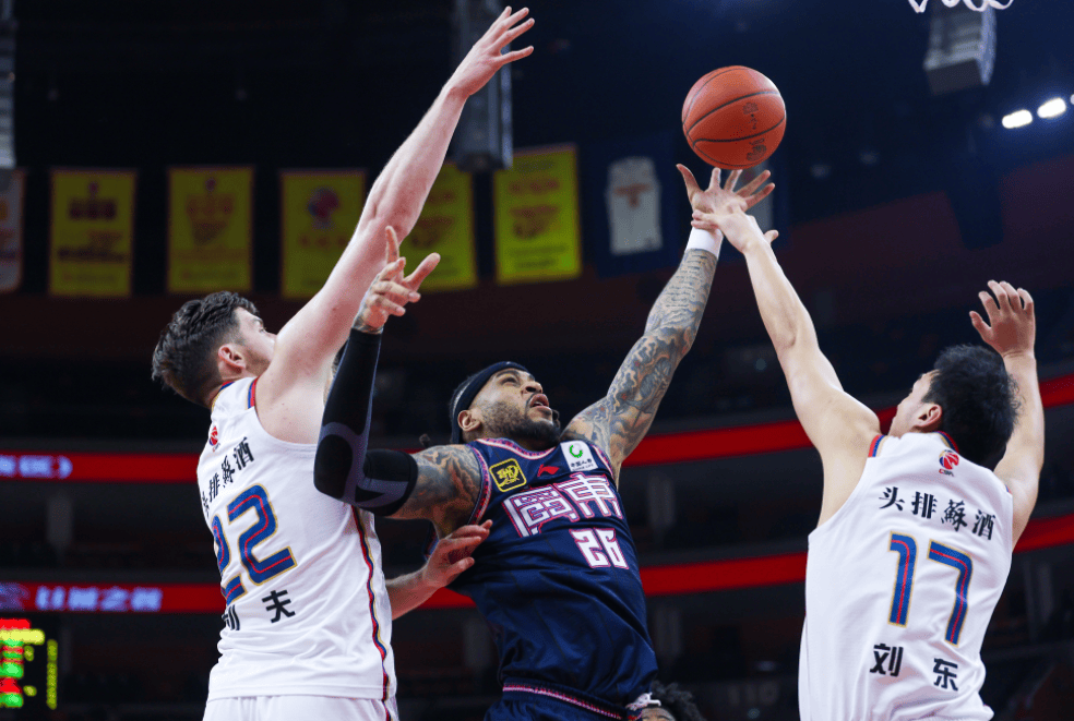 aoa体育活动-广东男篮接连失利，CBA球队需重振雄风