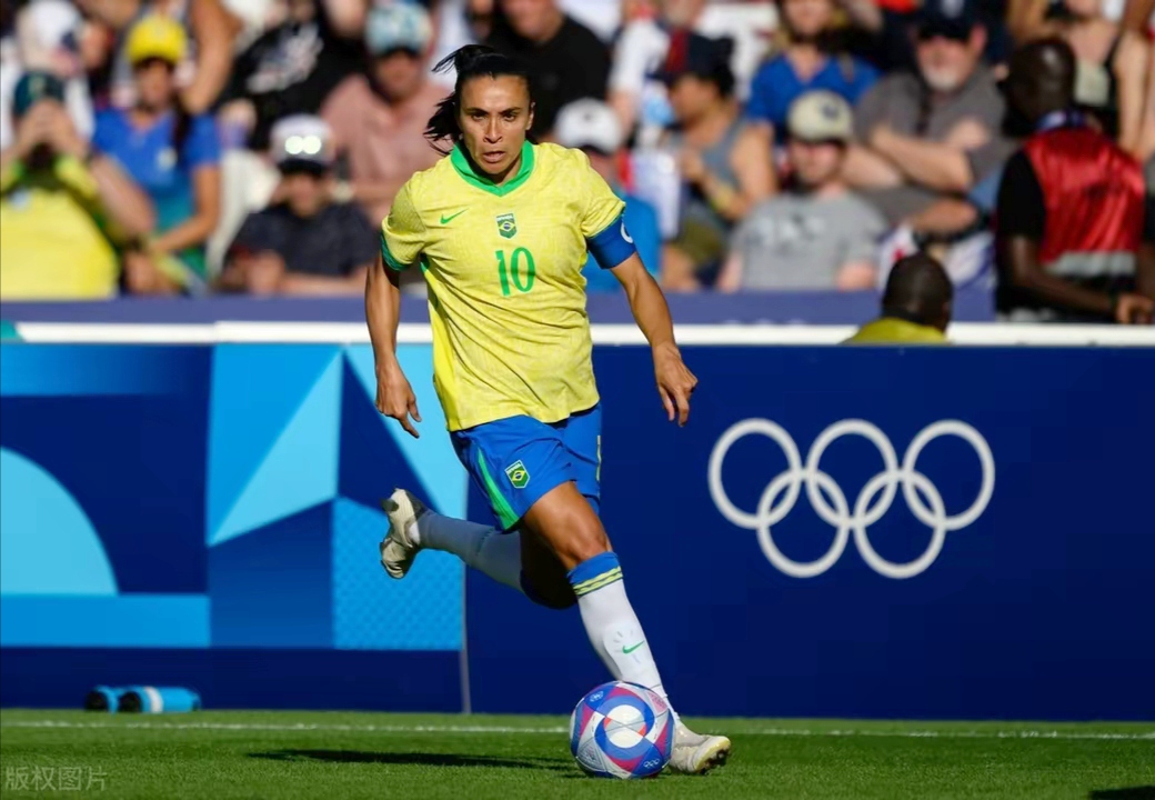 aoa体育教练-巴西女足队迎来焕然一新的球场，期待新赛季的简单介绍