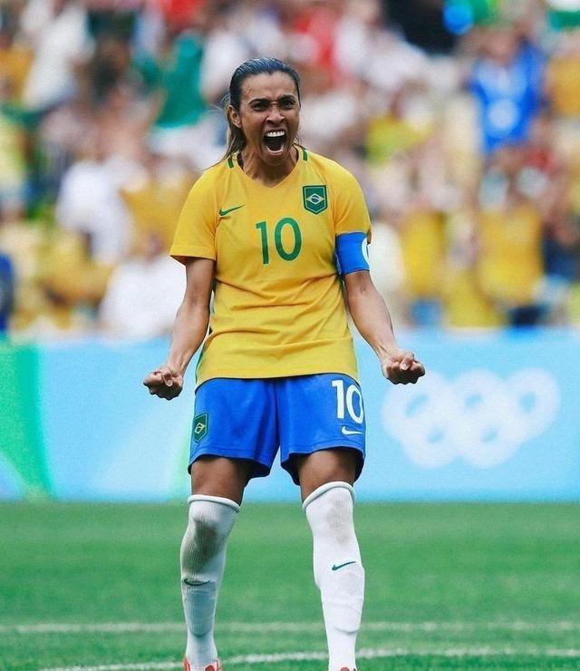 巴西女足队迎来焕然一新的球场，期待新赛季的简单介绍