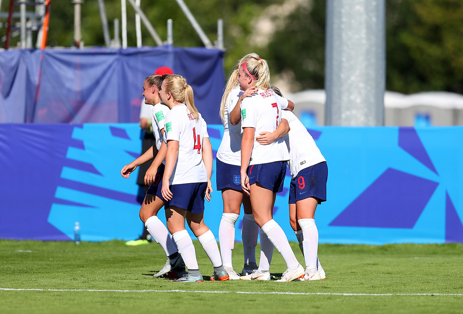 世界女子足球比赛赛场掀起热潮 世界女子足球比赛赛场掀起热潮