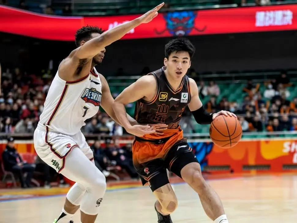 aoa体育直播-澳门男篮遭山东逆转，遭遇困境