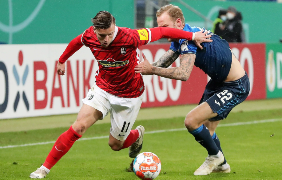 aoa体育-包含法兰克福主场击败勒沃库森，取得三连胜的词条