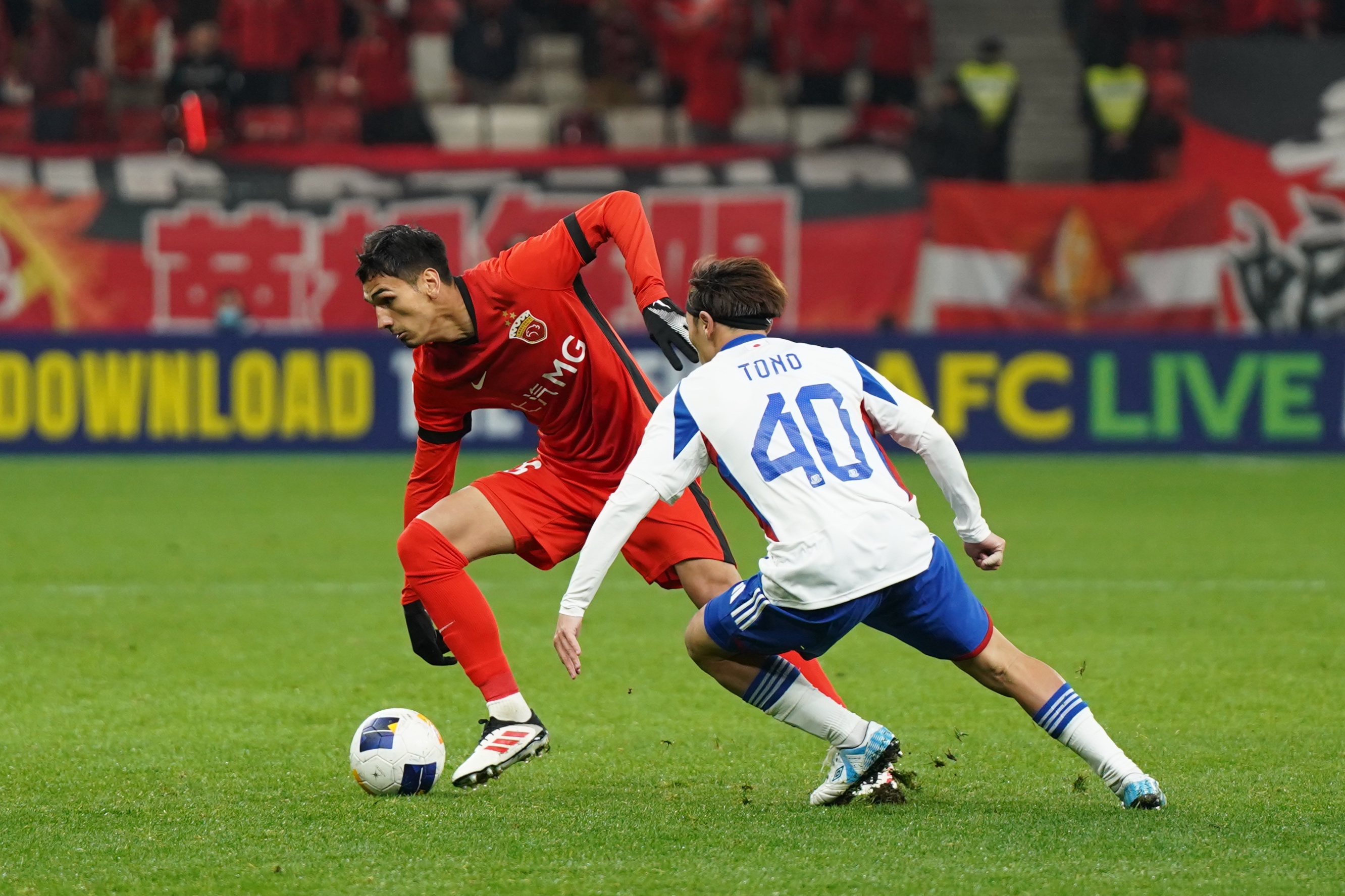 本轮比赛角逐激烈，精彩瞬间回顾的简单介绍