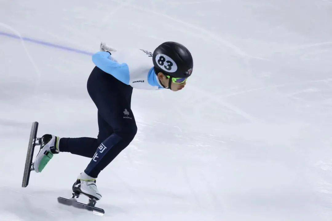 运动员们在比赛中展现了出色技术 运动员们在比赛中展现了出色技术