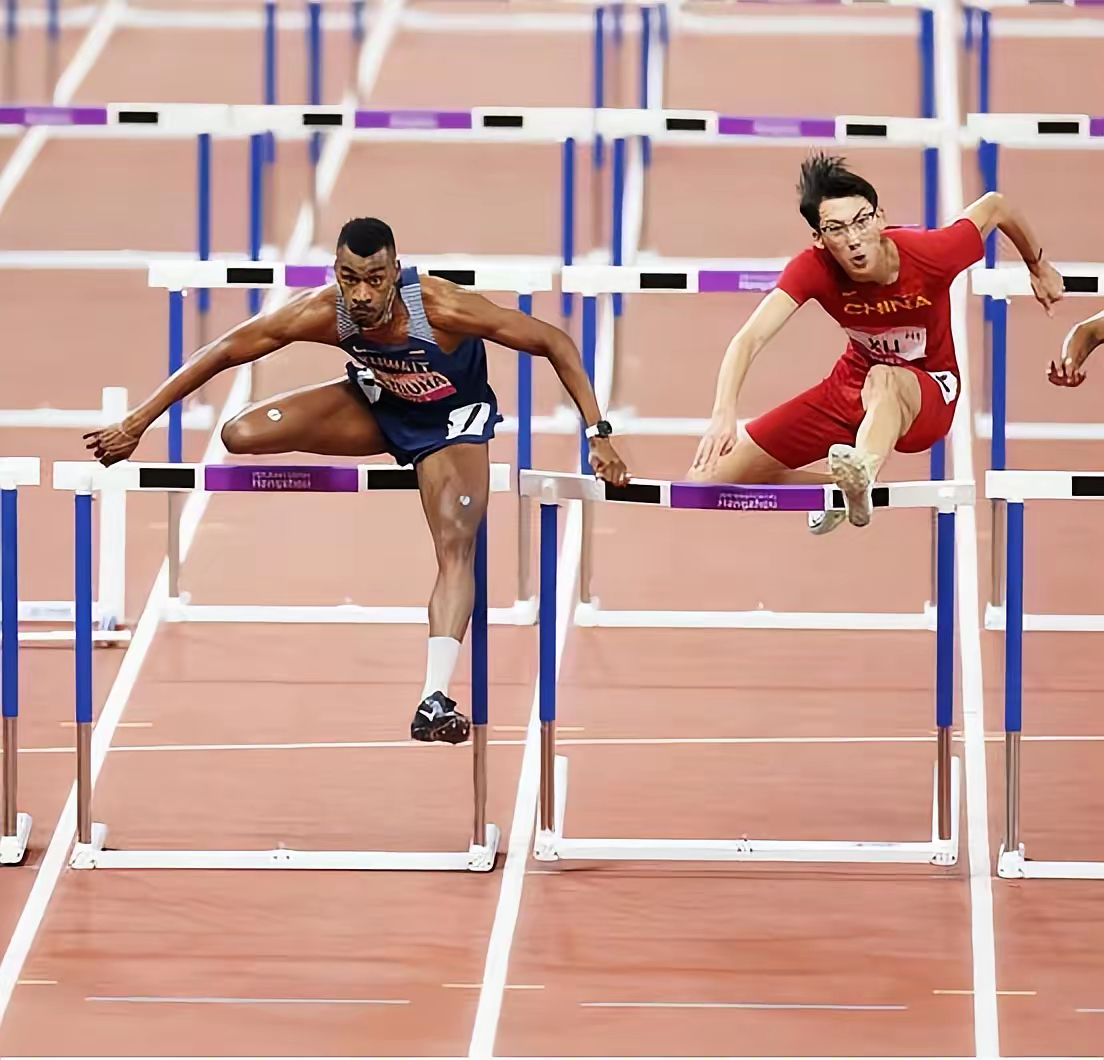 运动员瞬间展现出一流的体育水平